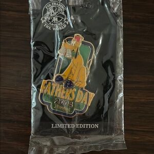 Disney DLR - Father's Day 2004 (Pluto Delivering Newspaper)